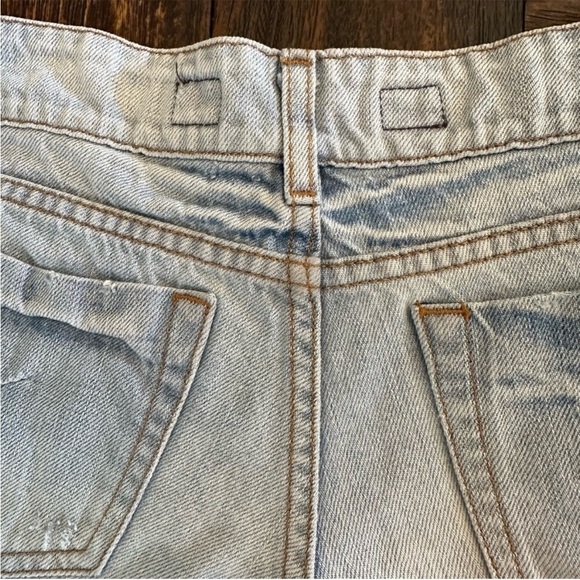 Brandy Melville Light wash Distressed Denim Jean Shorts - Picture 3 of 9